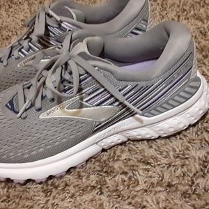 Brooks women's running shoe size 8
